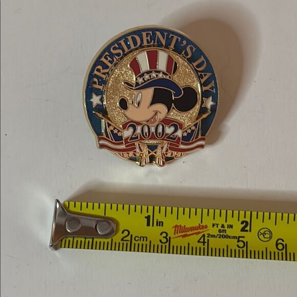 Disney’s 12 Months of Magic 2002 Mickey Mouse President's Day Pin - Picture 4 of 4